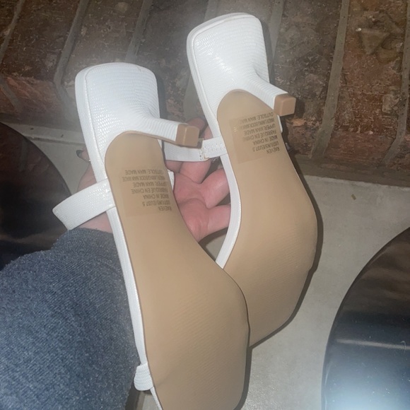 White mule kitten heels - Picture 3 of 3